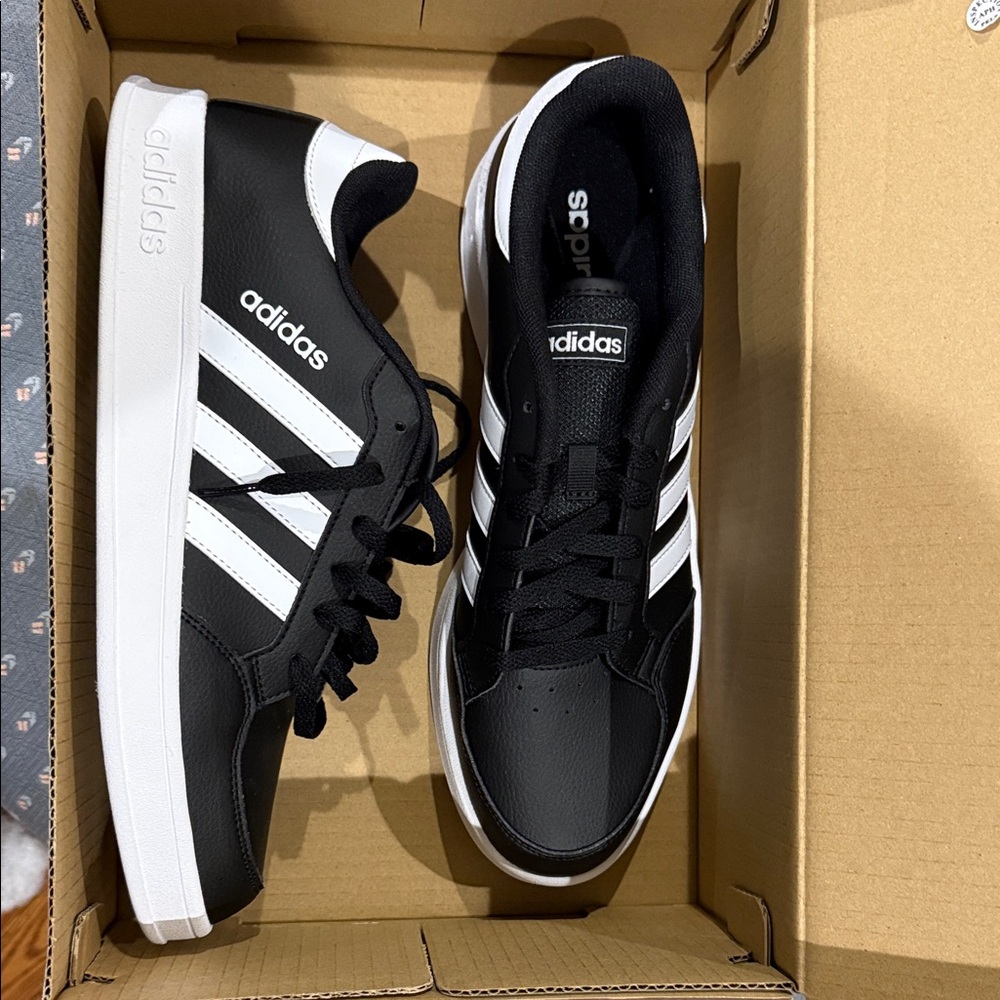 Adidas Men's Classic Black and White Sneakers